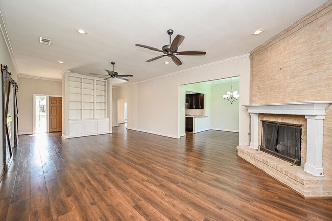 Building Photo - 414 Fox Briar Ln