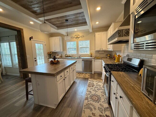 Building Photo - Immaculate Newer 3BR/2BA Brevard Home with Open Layout – Pet-Friendly