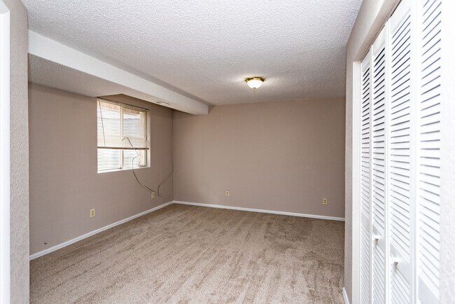 Building Photo - Charming 4-Bedroom Retreat with Modern Upd...