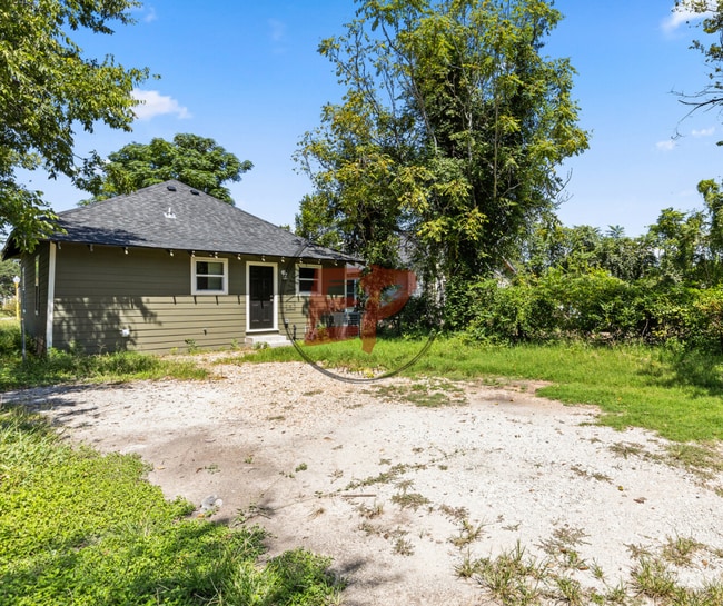 Building Photo - 1019 Elm Ave