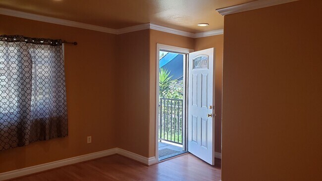 Building Photo - 40(718)