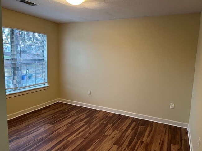 Building Photo - 371 Farris Rd