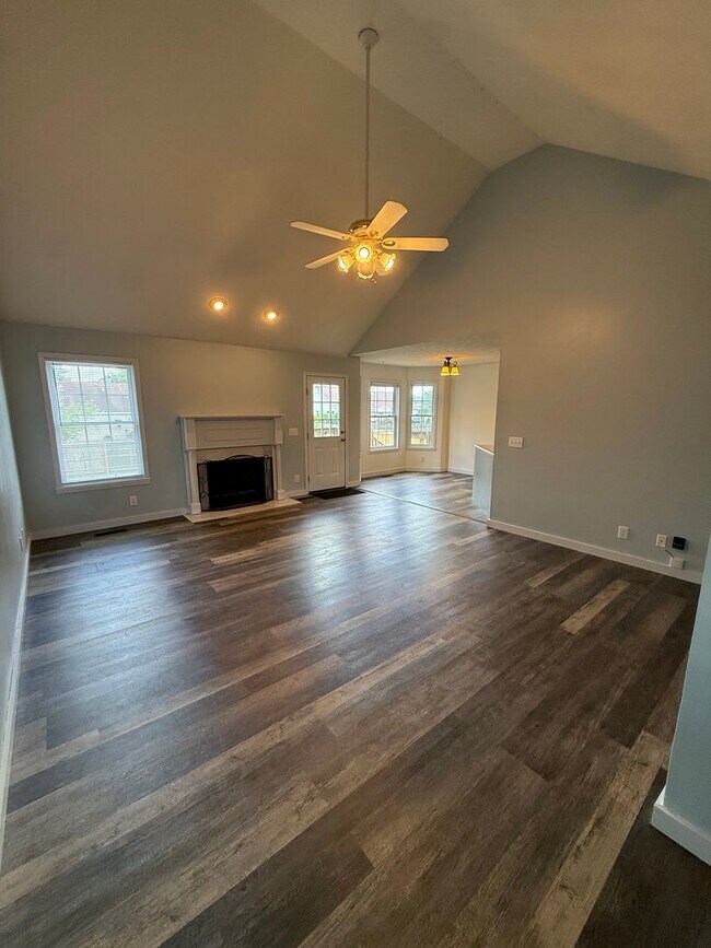 Building Photo - Charming 3BR/2BA Home in Greenbrier