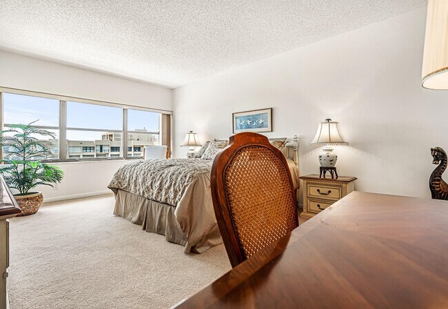 Building Photo - 5000 N Ocean Blvd