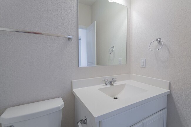 Building Photo - Beautiful One Level 3 BR / 2 BA Home for R...