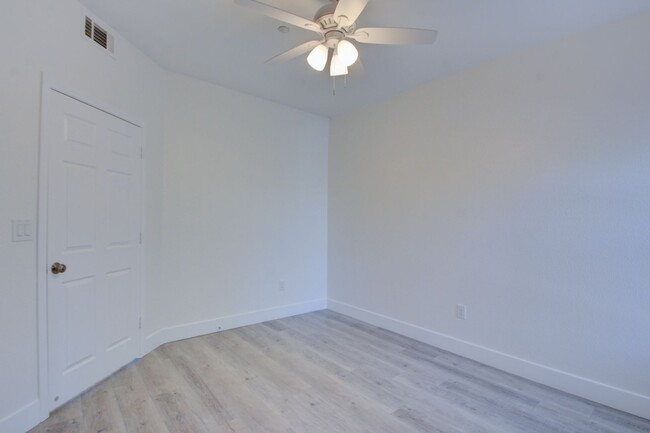 Building Photo - Gorgeous two bedroom two bathroom condo in...