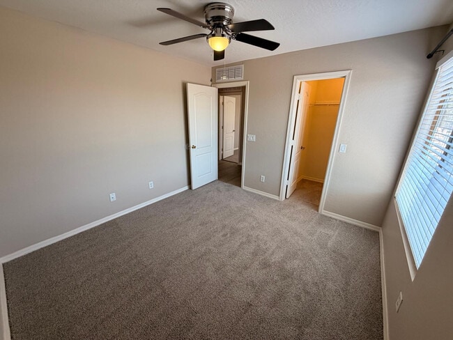 Building Photo - 12354 W Glenrosa Ave