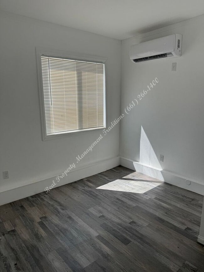 Building Photo - *** Please call us @ 661-266-1400 for information on availability, showings and applications proc...