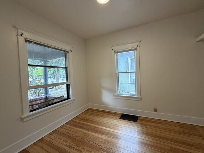 Building Photo - 604 S Meldrum St