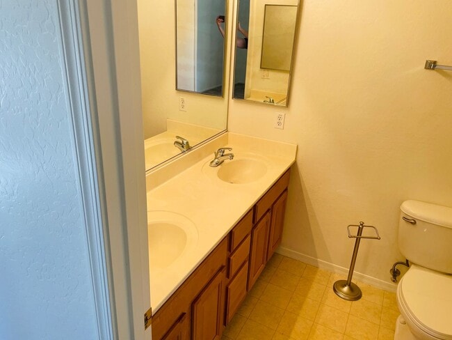 Building Photo - Cottonwood Square/Commons MOVE-IN SPECIAL