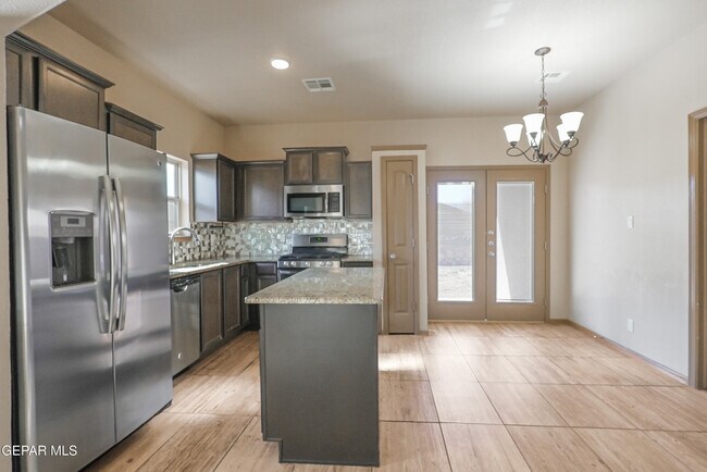 Building Photo - 4941 Ruben Soto