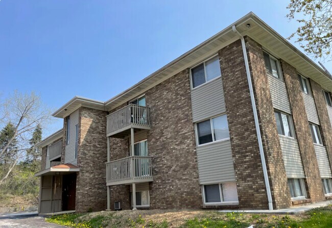 Building Photo - 4860 Creek View Rd