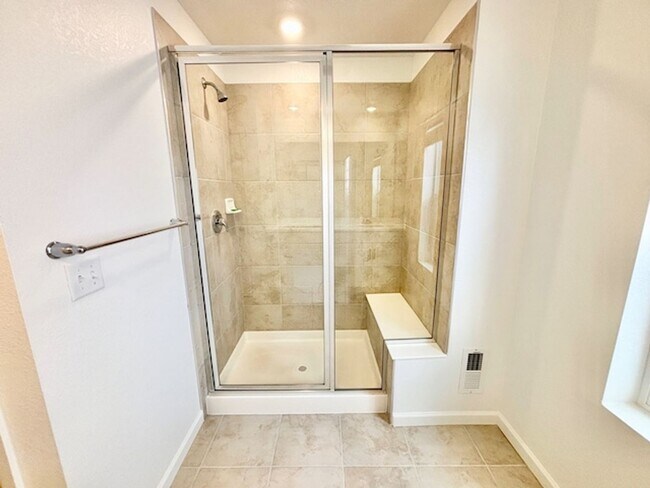 Building Photo - 2ND MONTH FREE FOR LEASE STARTING BY OCTOB...