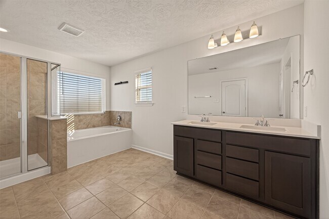 Building Photo - 15610 Birchdale Dr