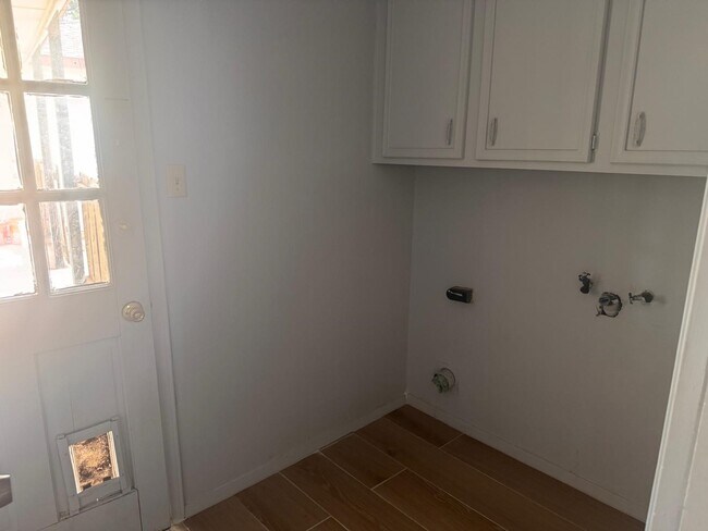 Building Photo - 21326 4 Oaks Dr