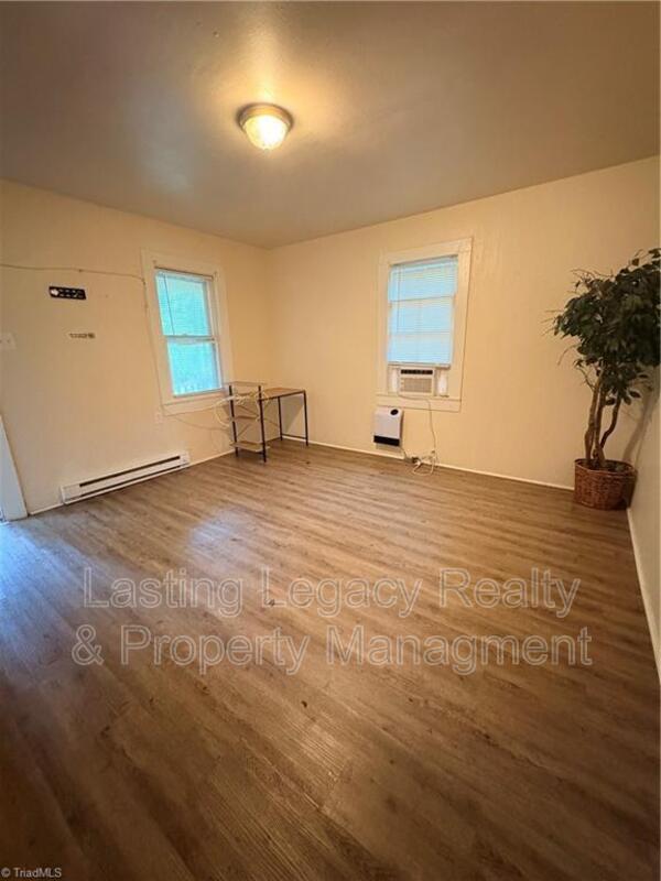 Building Photo - 1024 W Thirteenth ST
