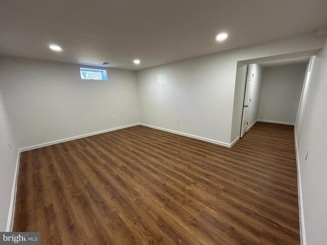 Building Photo - 2755 Viking Dr