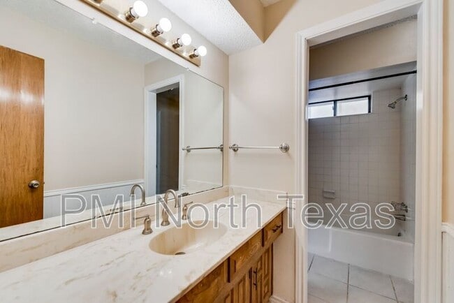 Building Photo - 3009 Malibu Pl