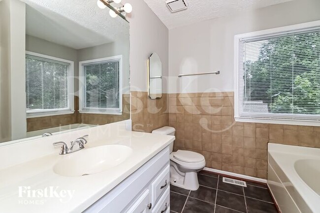 Building Photo - 1688 Independence Dr