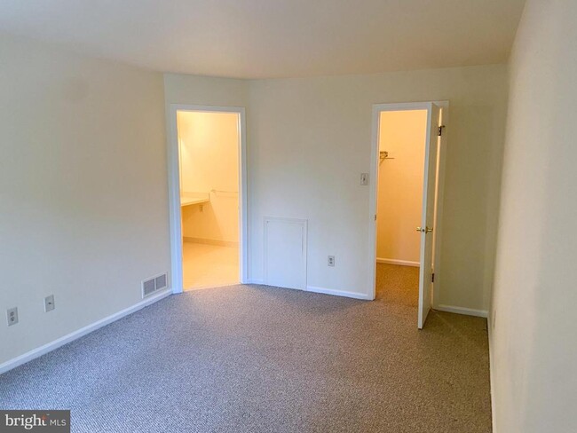 Building Photo - 108 Foxmeadow Dr