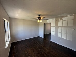 Building Photo - 203 W Dale St