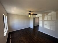 Building Photo - 203 W Dale St