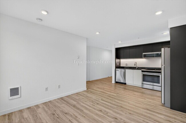 Building Photo - 5635 NE Glisan St