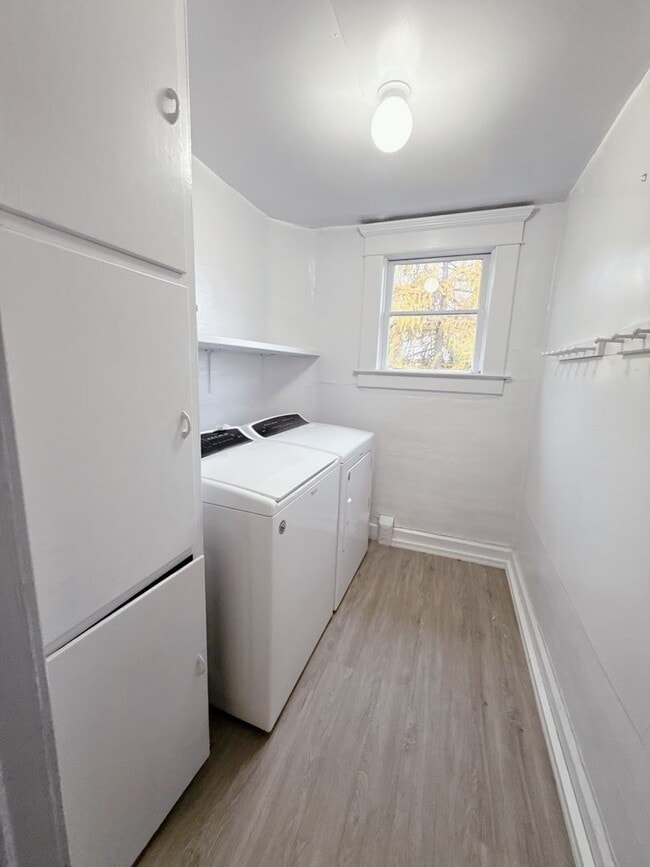 Building Photo - Available Now!! $500 off first month's rent - 2bed, 1 bath house