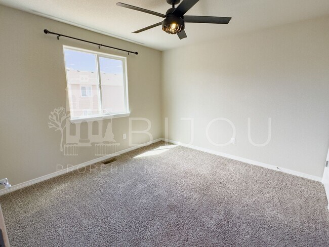Building Photo - 10881 Aliso Dr