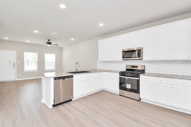 Building Photo - 4607 Dana Cove Dr