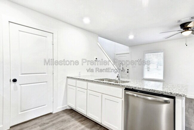 Building Photo - 319 E Hull St