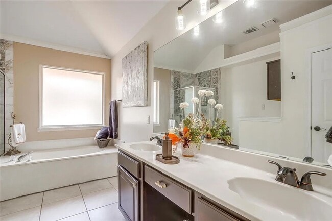 Building Photo - Spacious Home in the Heart of Lewisville – Prime Location Near Parks, Shopping & Dining!