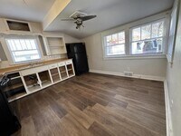 Building Photo - 836 S Broadway Ave