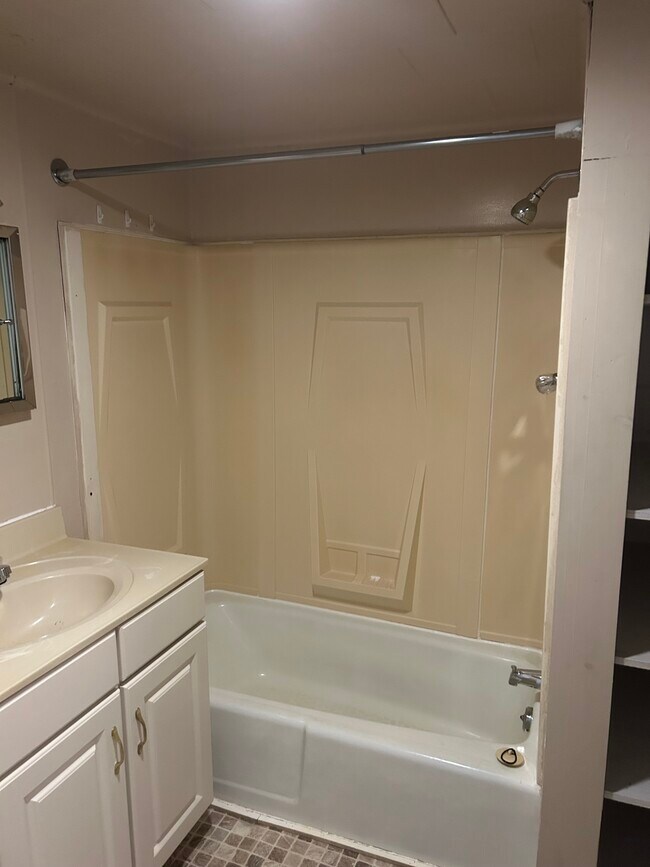 Building Photo - 1146 Lancaster Pike