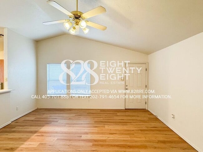 Building Photo - ADORABLE East Norman 3 Bed/2 Bath Duplex Available NOW in Eastridge!