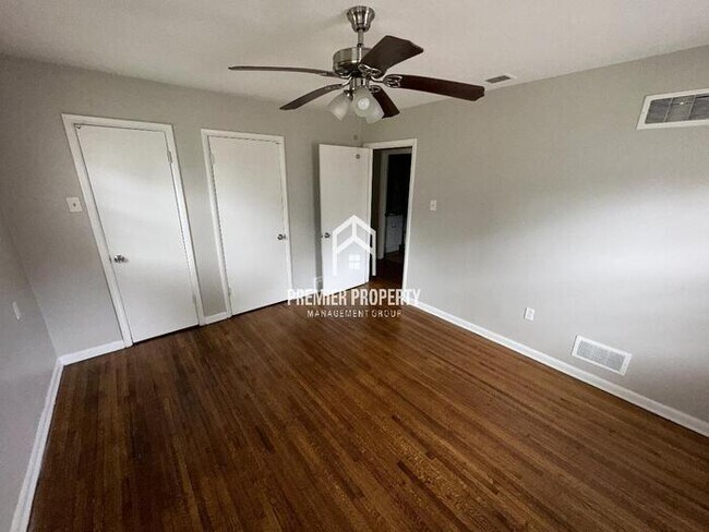 Building Photo - FIRST MONTHS RENT FREE!