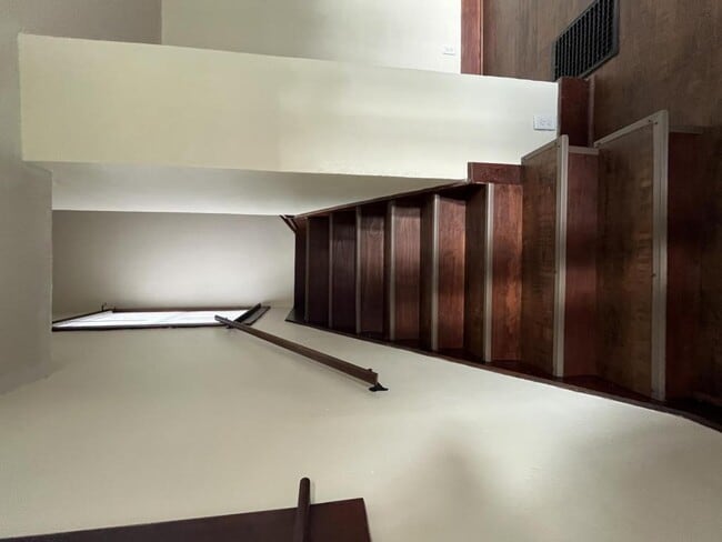 Building Photo - 604 N Park St