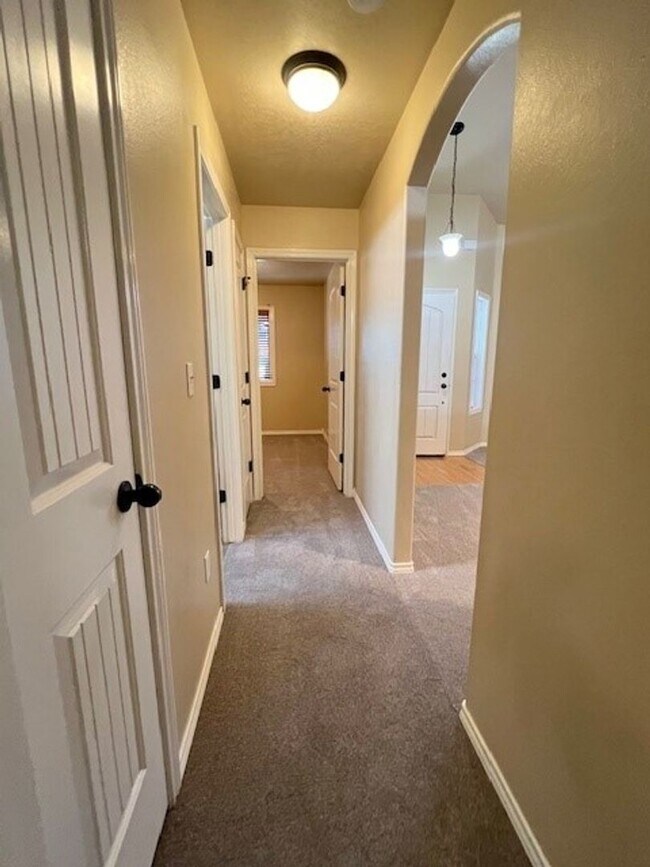 Building Photo - Beautiful 3 bed 2 bath home in the Woodsid...