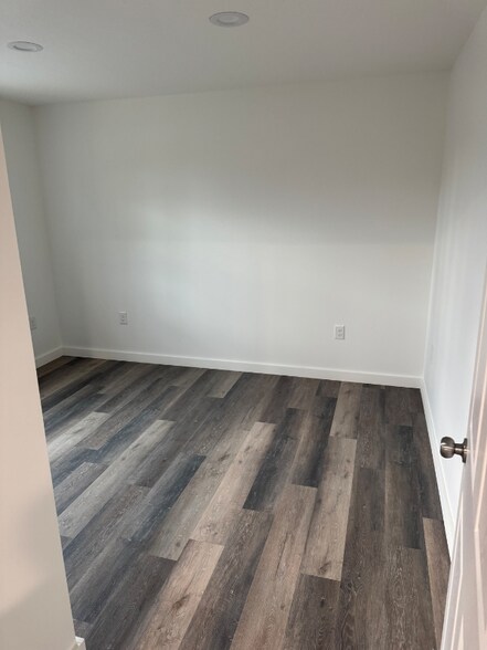 Building Photo - 213 Bloom Dr