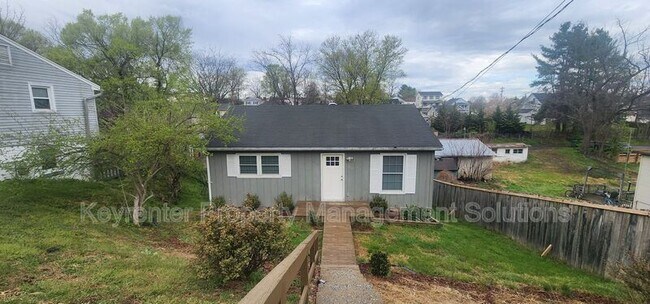 Building Photo - 825 Highland Ave