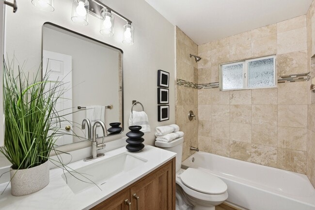 Building Photo - 4498 Ladner St
