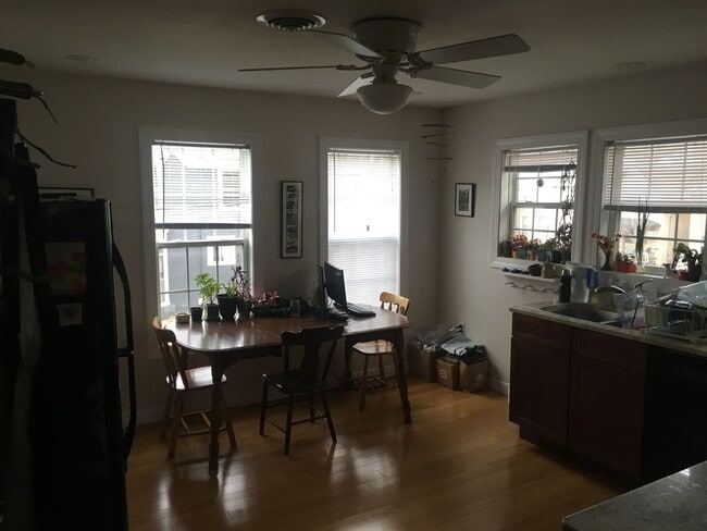 Building Photo - 205-207 N. Ingersoll Street