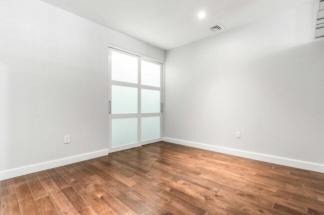 Building Photo - 43 Westland Ave