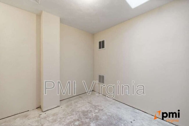 Building Photo - 1002 Nicklaus Dr