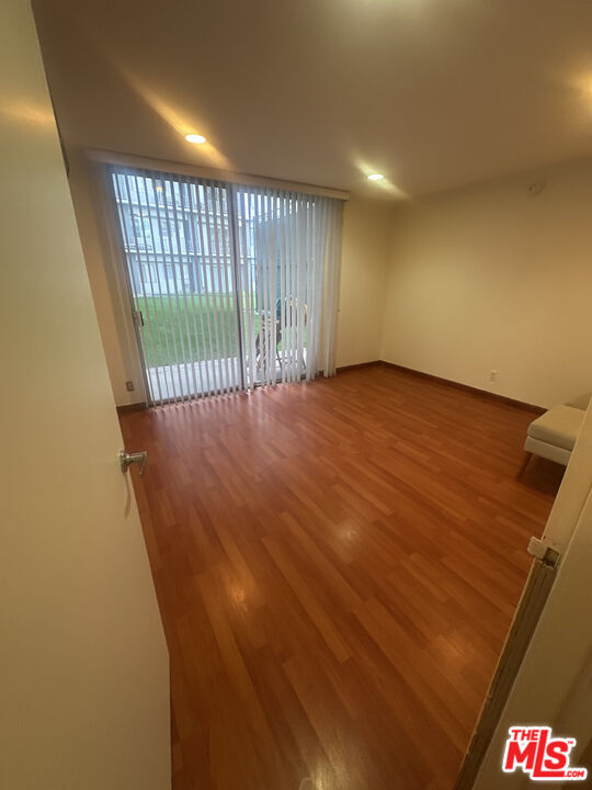 Building Photo - 100 S Doheny Dr