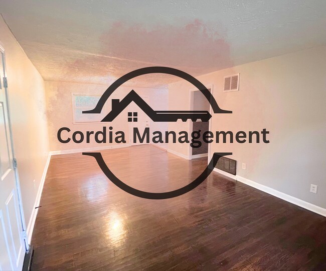 Building Photo - 3 Bedroom With Beautiful Hardwood Floors F...