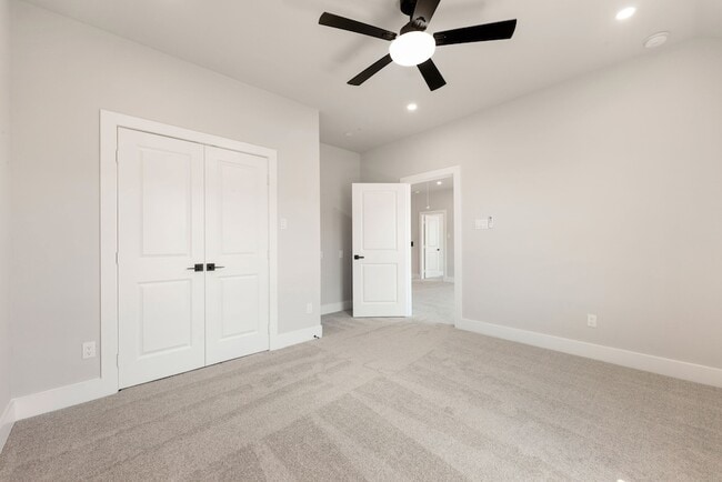 Building Photo - 1221 Woodflower Dr