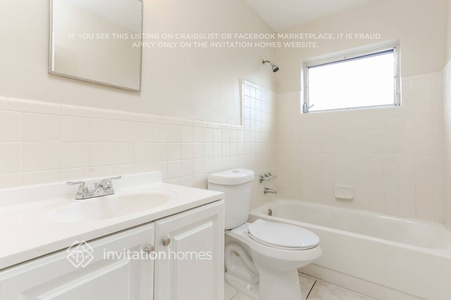 Building Photo - 1270 NW 196th St