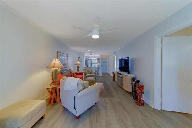 Building Photo - 13827 Mission Oaks Blvd