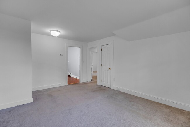 Building Photo - 49 Grandview Dr